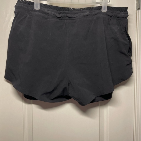 Athleta Black TREKKIE CREST 2 IN 1 SHORTIE - Picture 2 of 3
